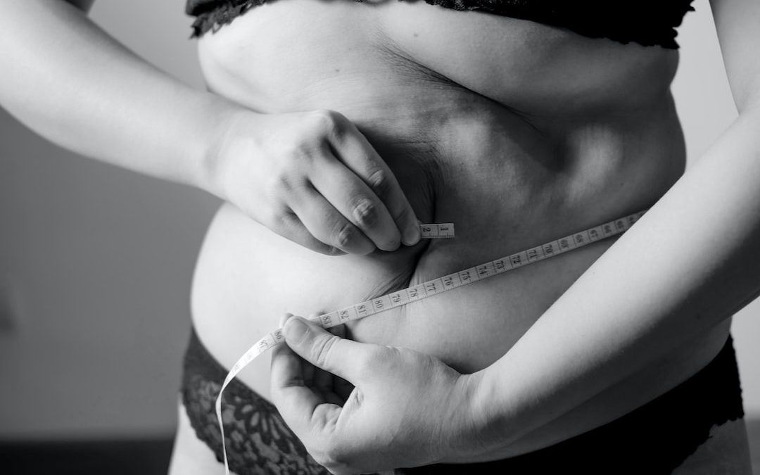 Az Elhízás Okai: Miért Hízunk el és Hogyan Kerüljük el