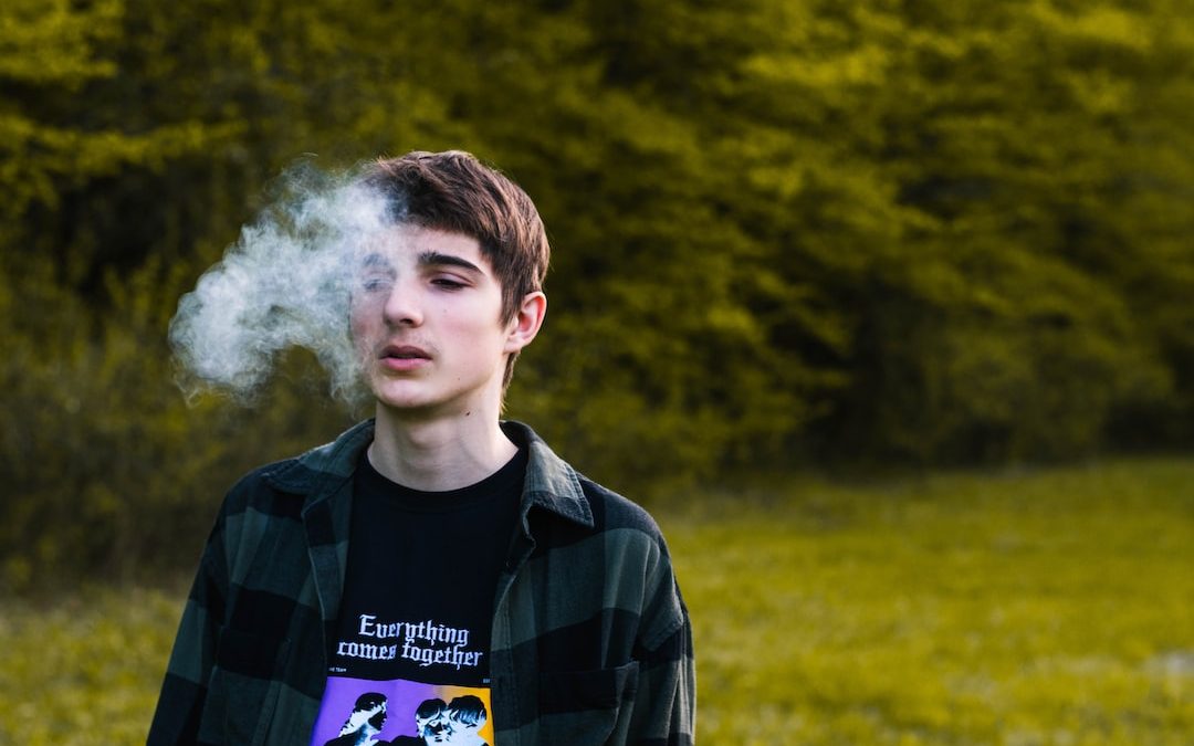 Társadalmi Elvárások vs Kamaszkor: Hogyan Segíthetünk Gyerekeinknek